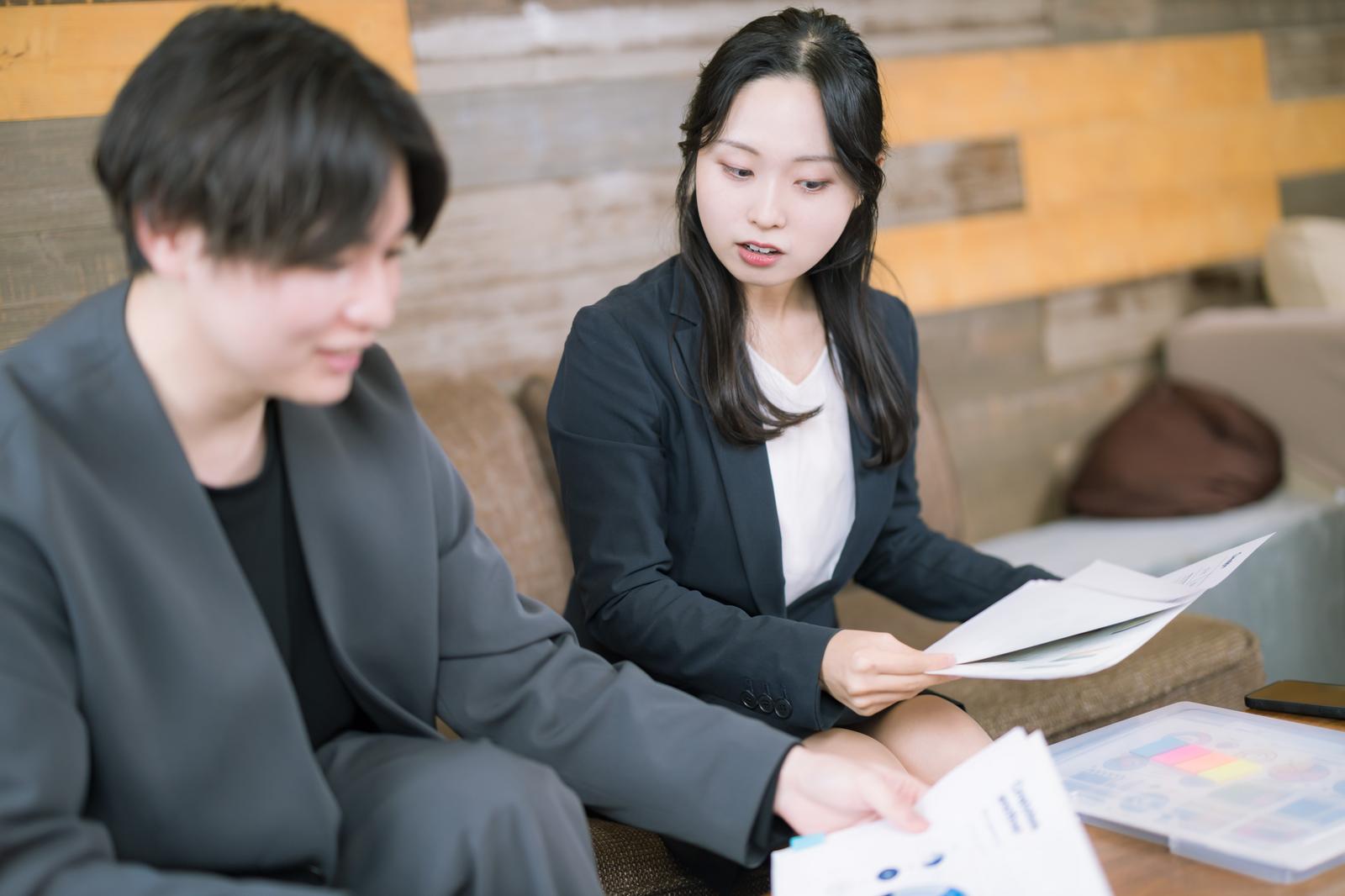 お店の想いを丁寧にヒアリングする打ち合わせの様子